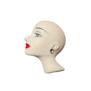 Vintage Classic Brooch / Pin